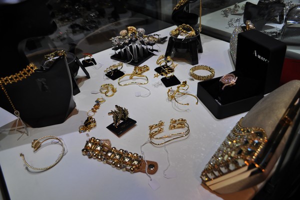 S ladies boutique Opening
